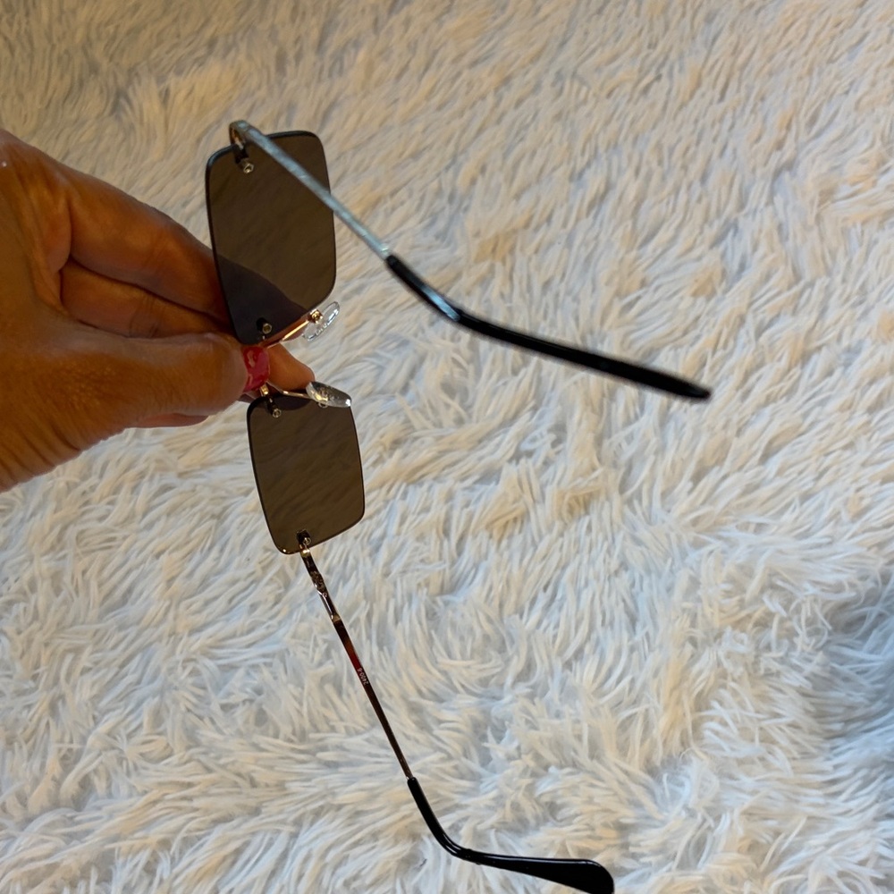 Stylish Brown Rectangular Sunglasses Slightly Used - image 4